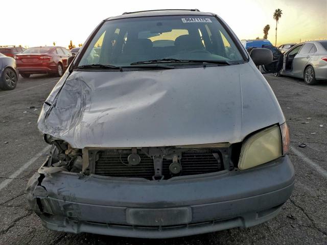 Toyota Sienna Le Image 9
