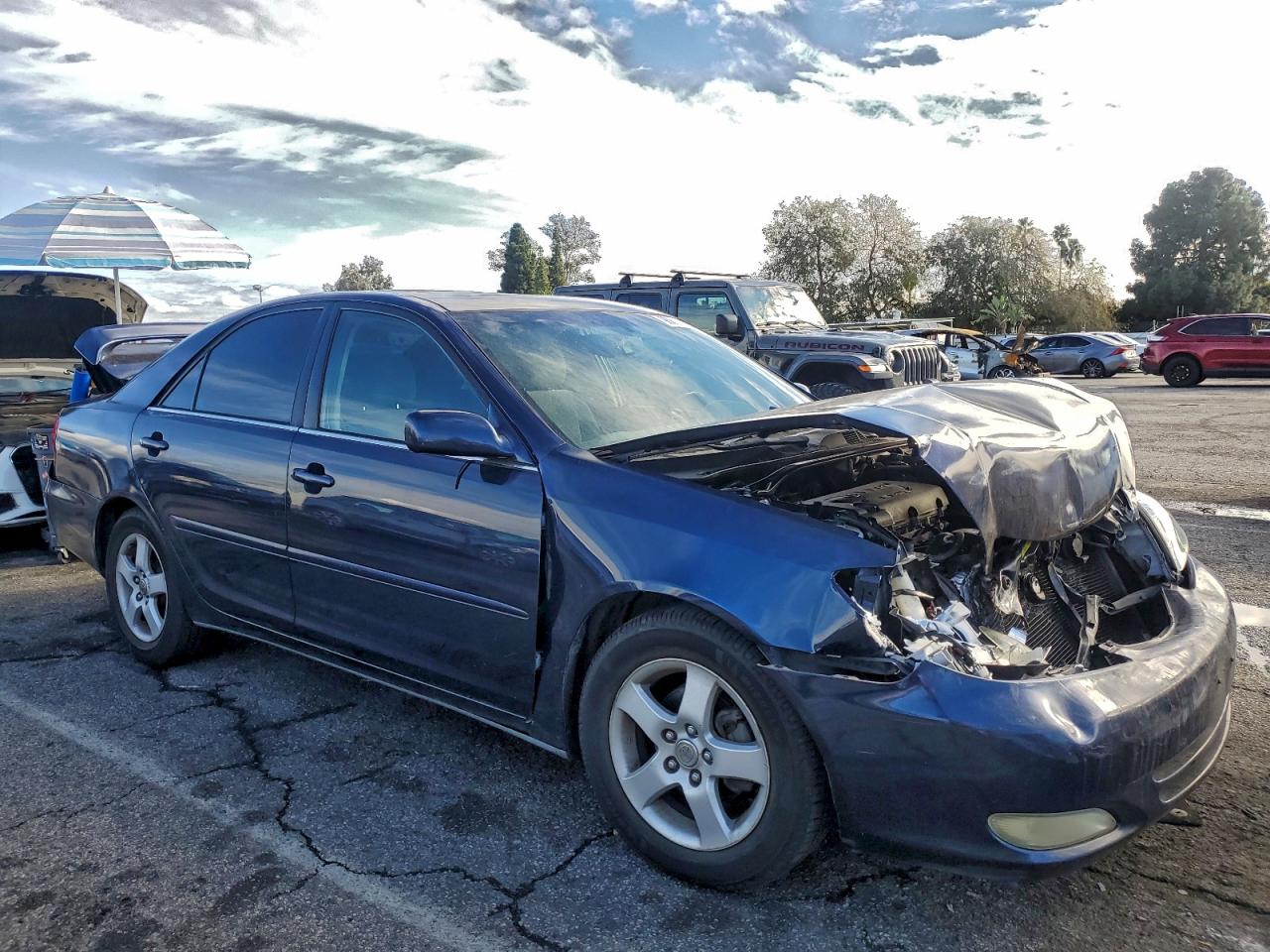 Toyota Camry Le Image 12