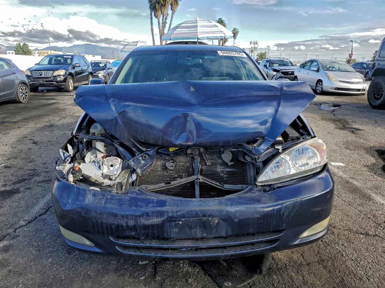 Toyota Camry Le Image 9