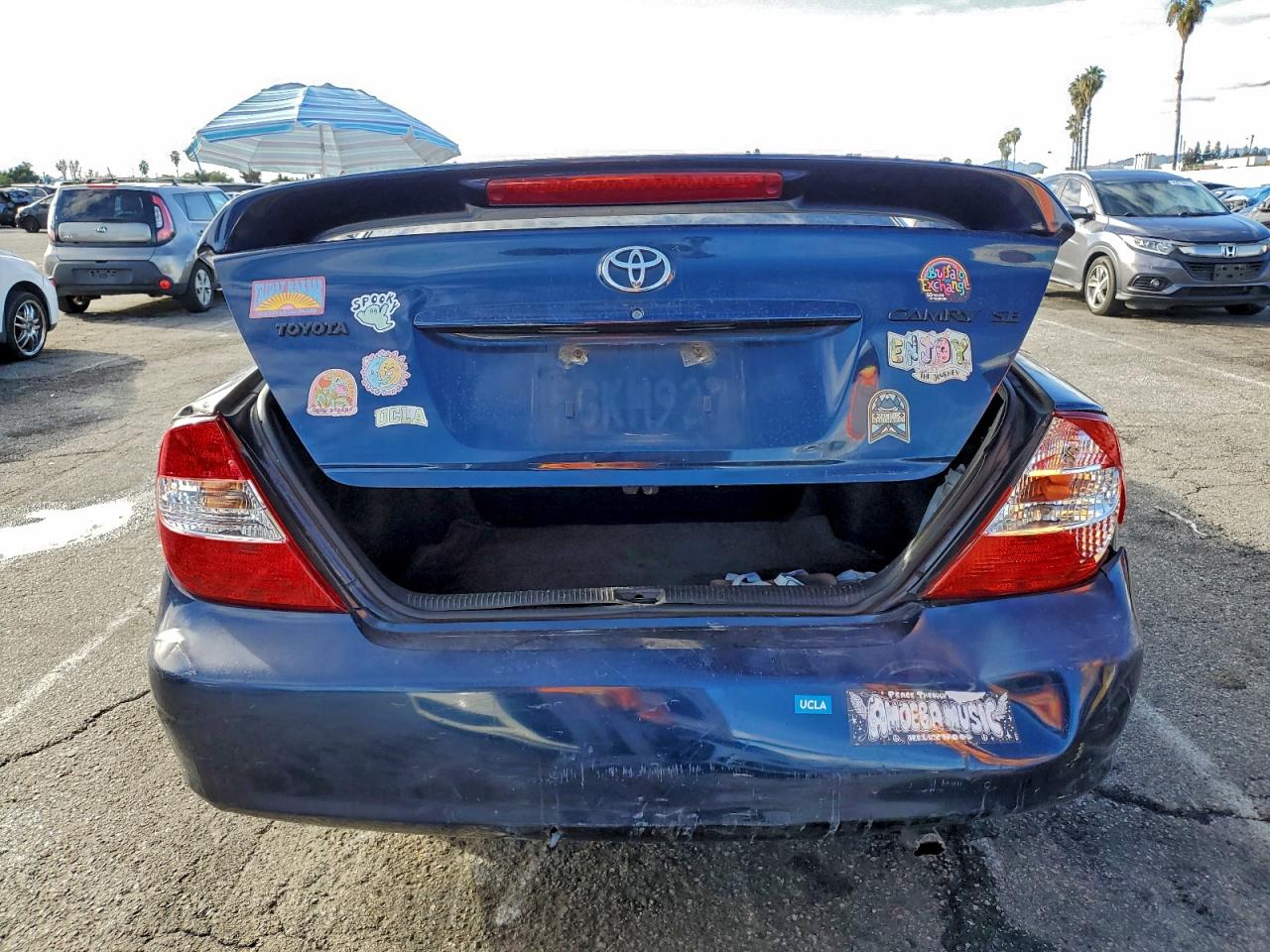 Toyota Camry Le Image 5