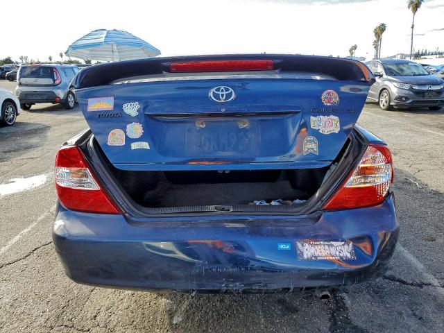 Toyota Camry Le Image 5