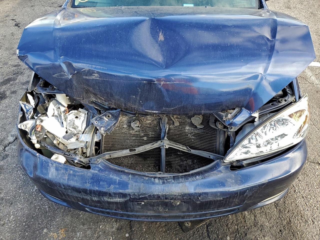 Toyota Camry Le Image 11