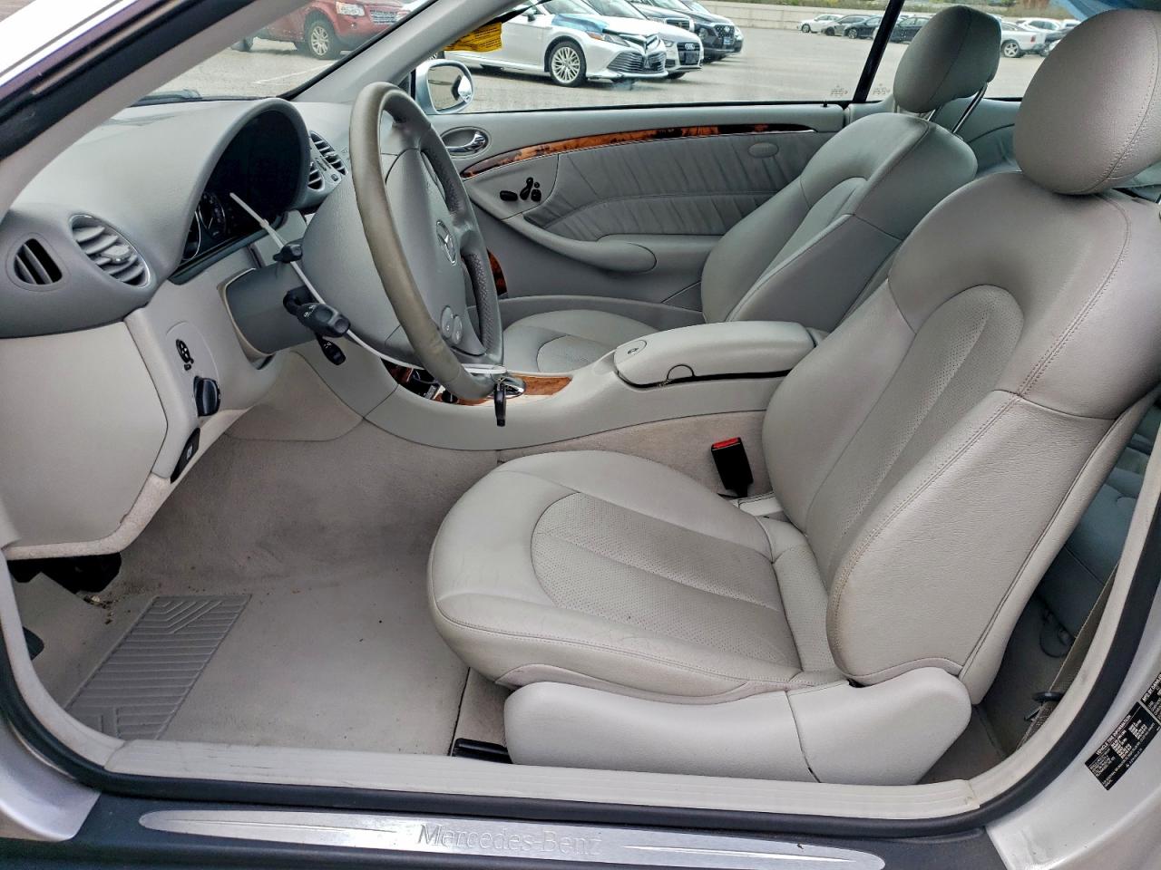 Mercedes-Benz Clk-class 320c Image 8