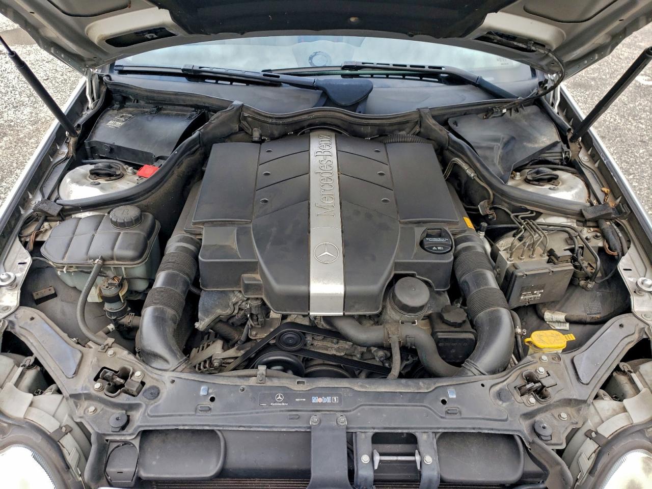 Mercedes-Benz Clk-class 320c Image 11