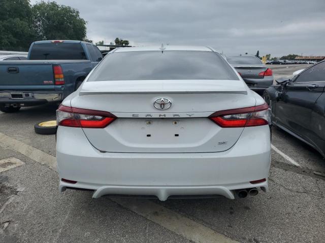 Toyota Camry Se Image 6