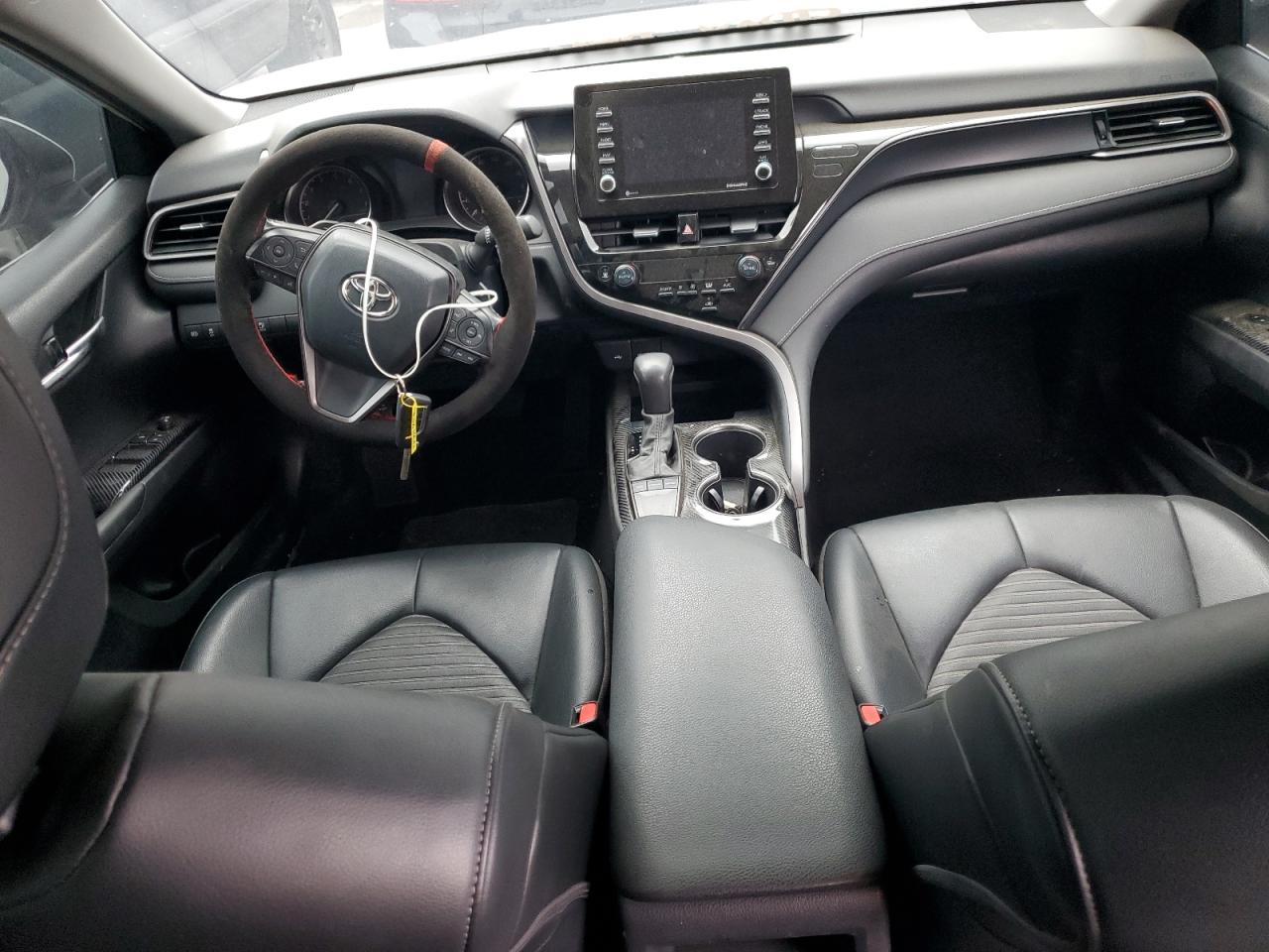 Toyota Camry Se Image 10