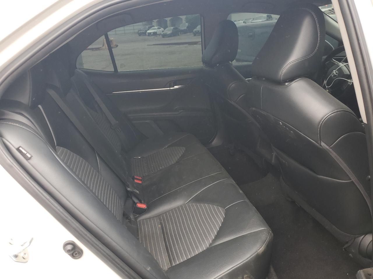 Toyota Camry Se Image 7