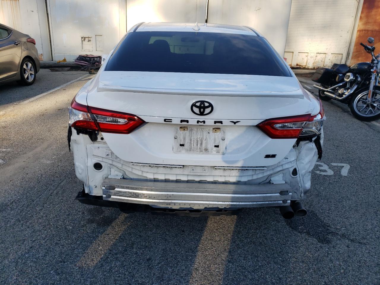 Toyota Camry Se Image 2