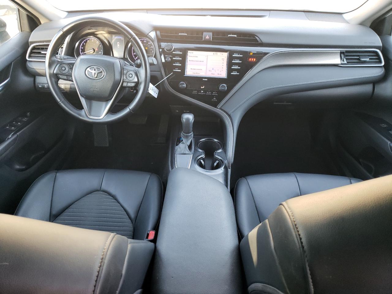 Toyota Camry Se Image 6