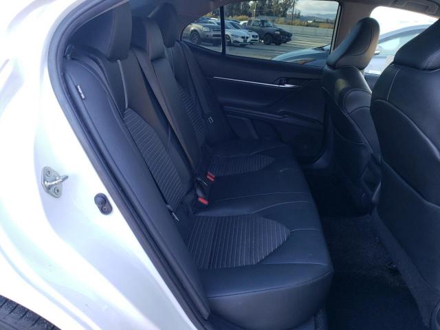 Toyota Camry Se Image 12