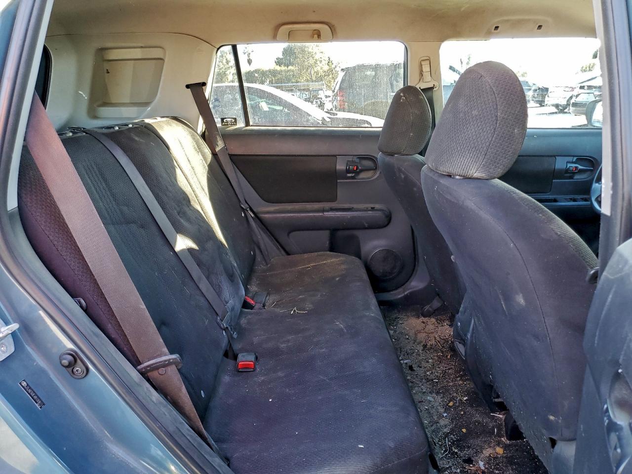 Toyota Scion Xb Image 6