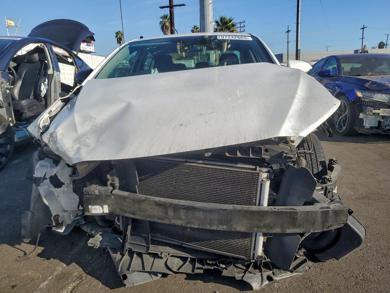 Hyundai ELANTRA Sel Image 3