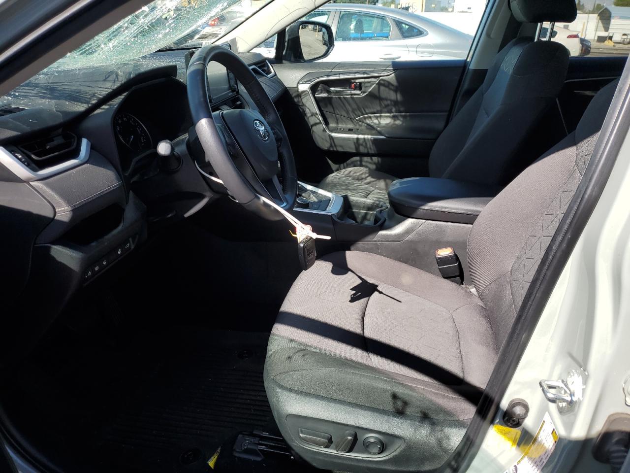 Toyota RAV4 Xle Image 8