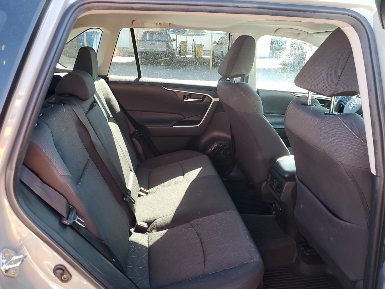 Toyota RAV4 Xle Image 6