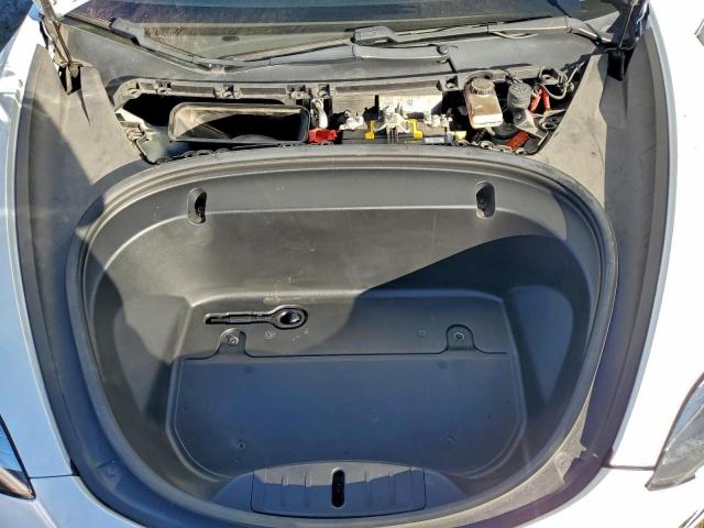 Tesla Model 3 Image 12