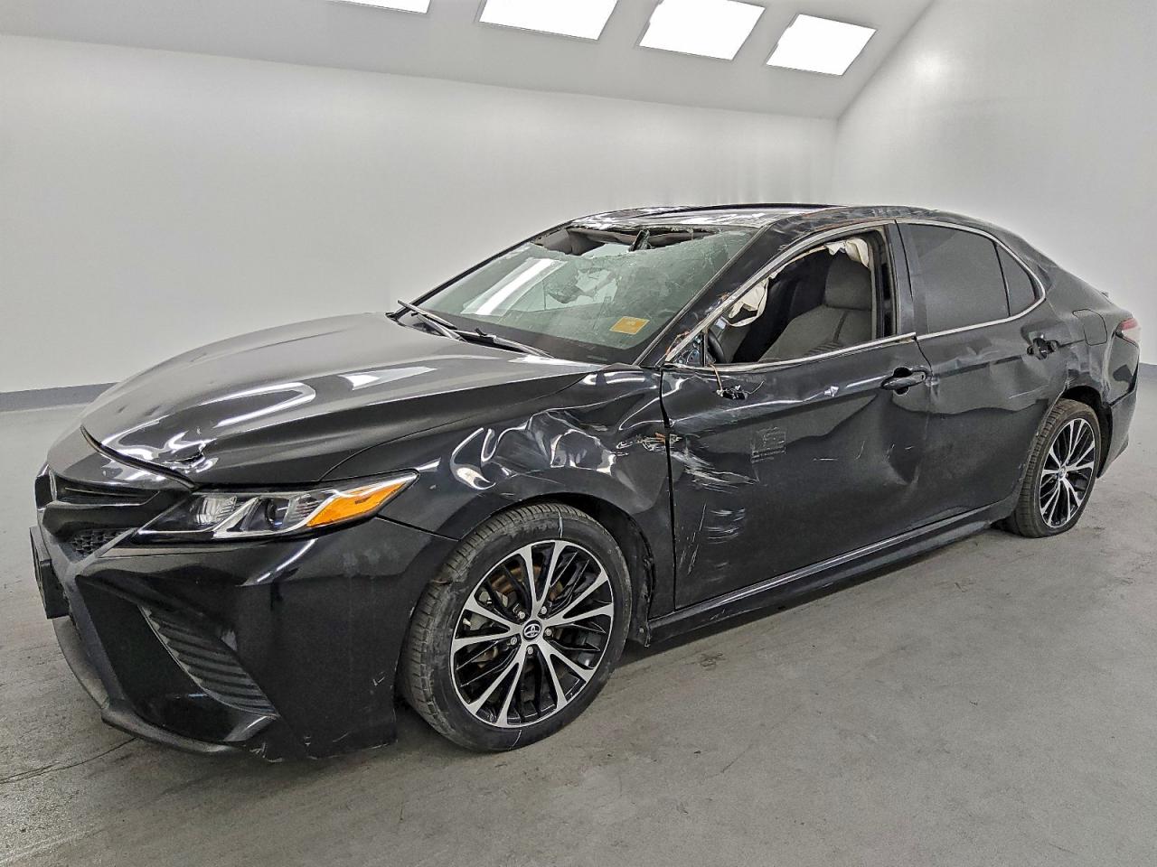 Toyota Camry L Image 1