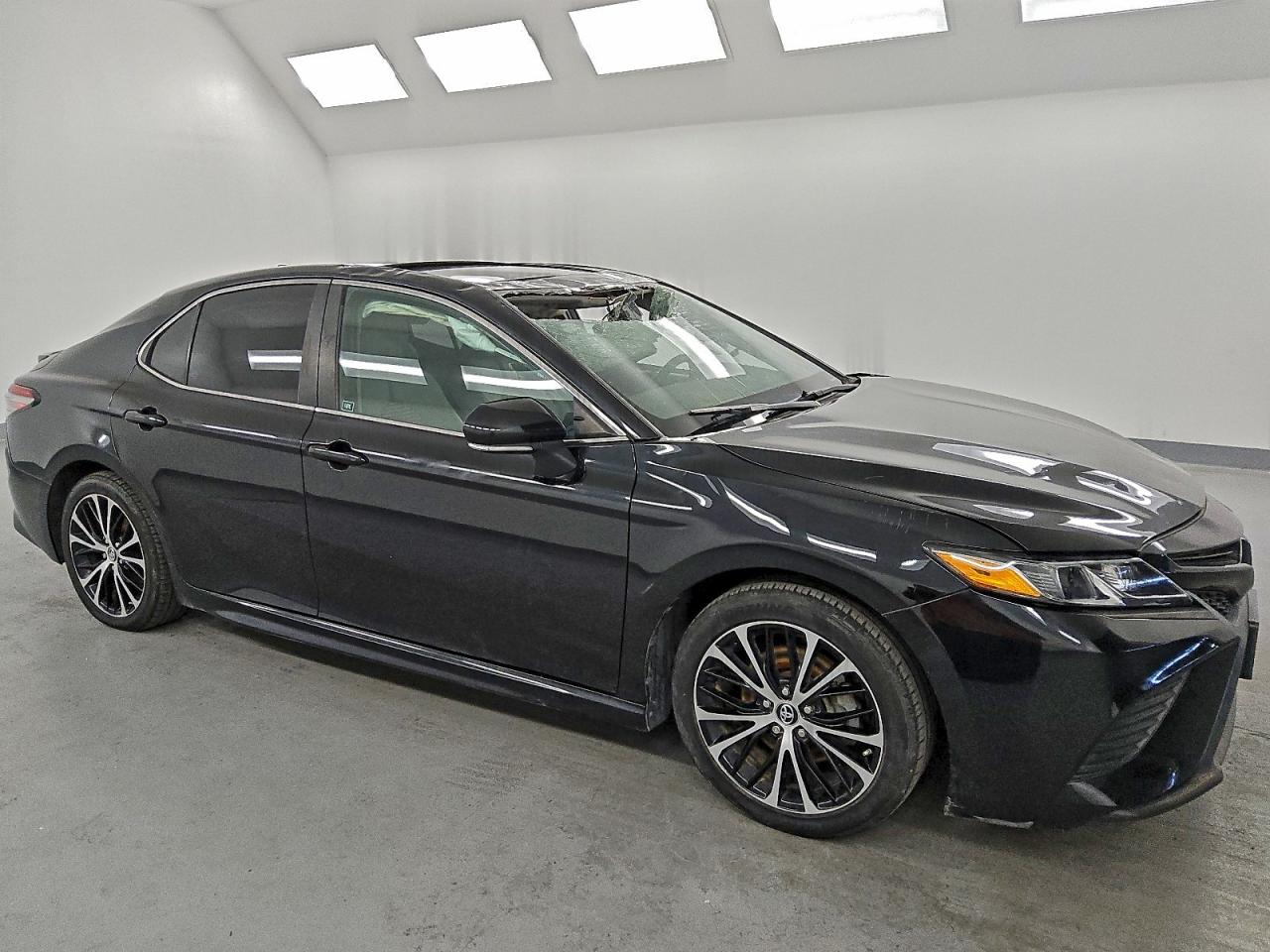 Toyota Camry L Image 9