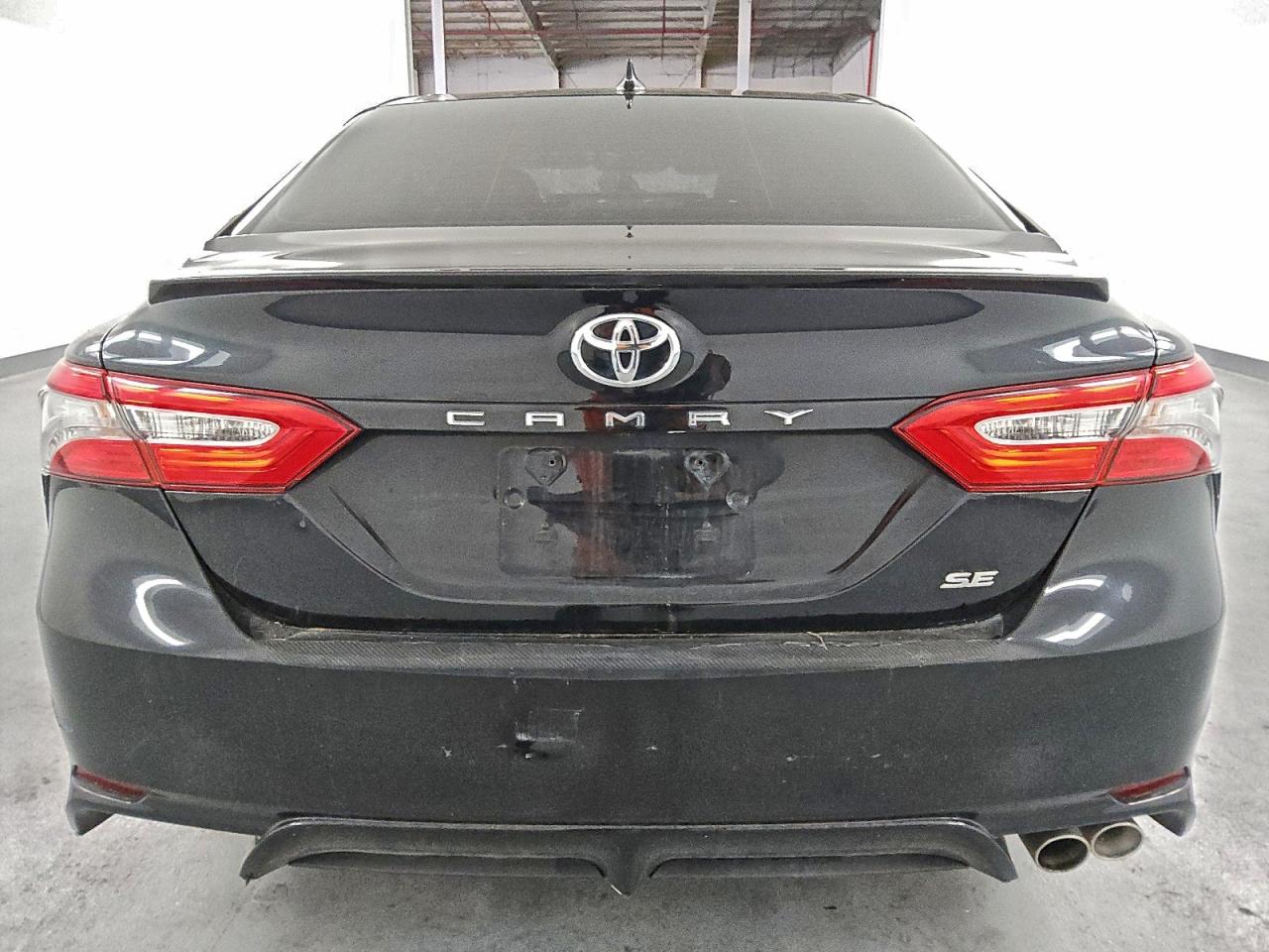 Toyota Camry L Image 2
