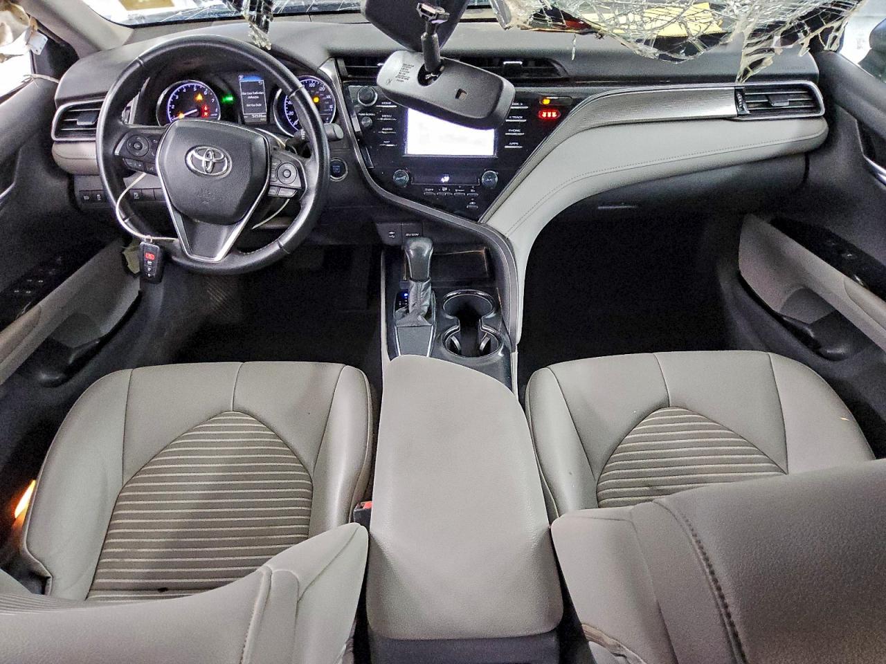 Toyota Camry L Image 6