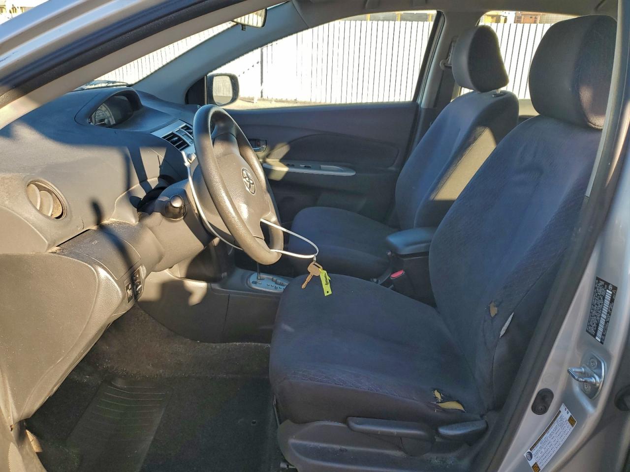 Toyota Yaris Image 9