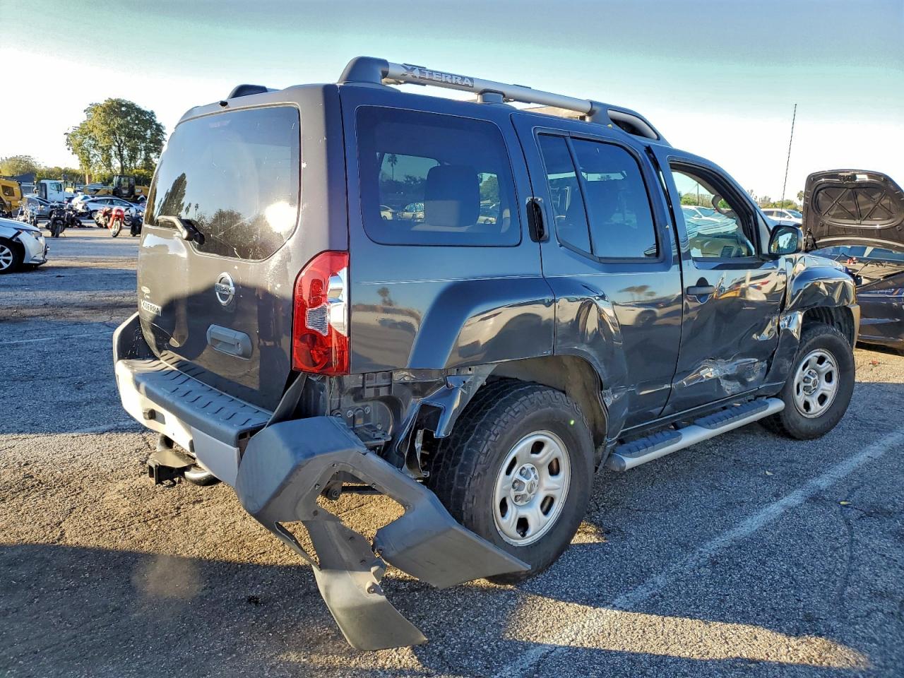 Nissan Xterra X Image 4