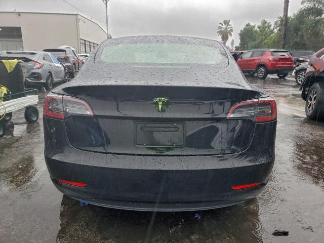 Tesla Model 3 Image 4
