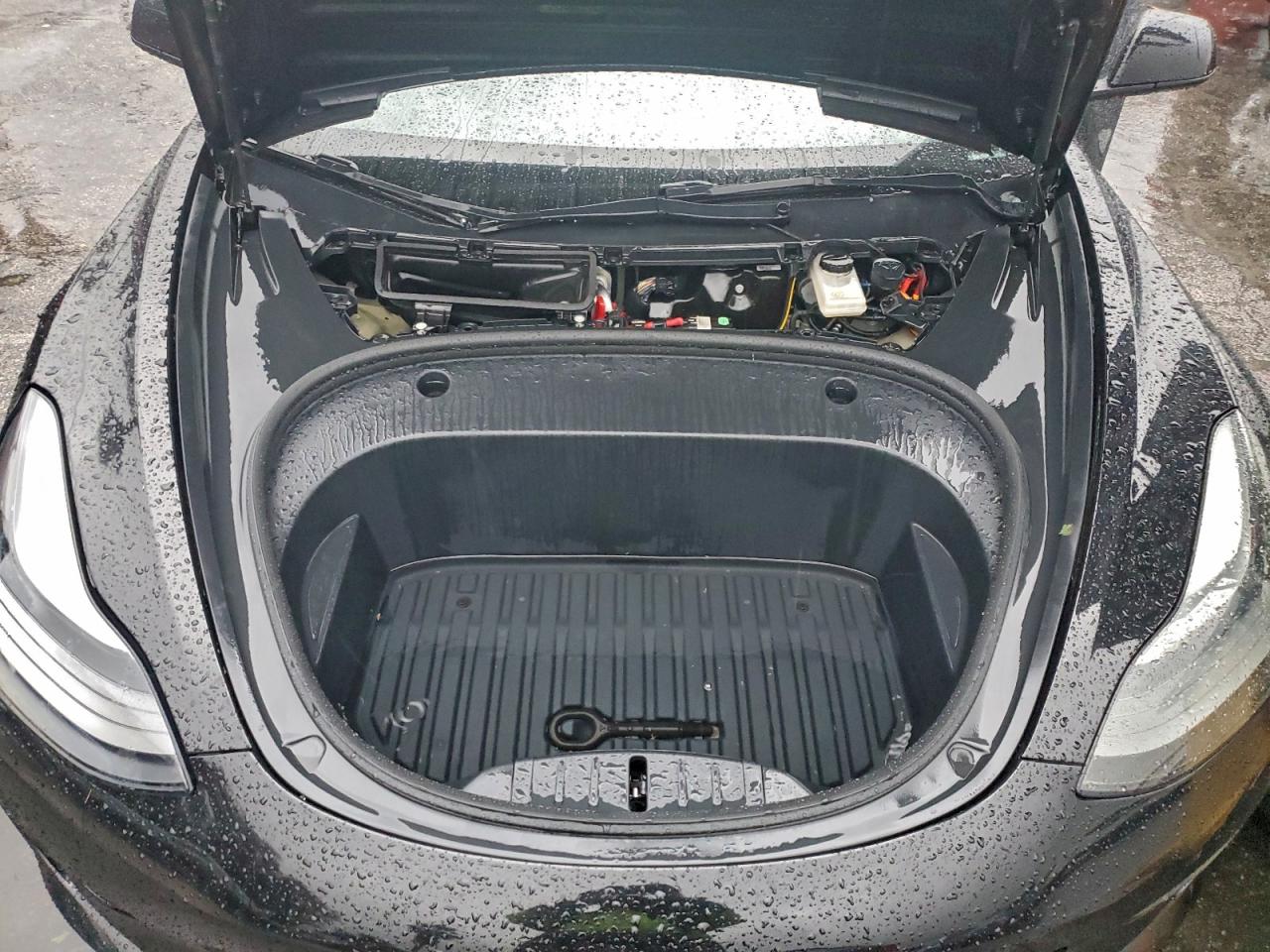 Tesla Model 3 Image 7