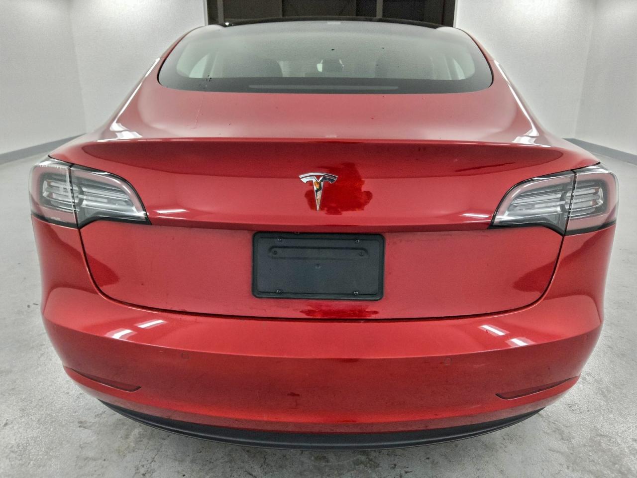 Tesla Model 3 Image 8