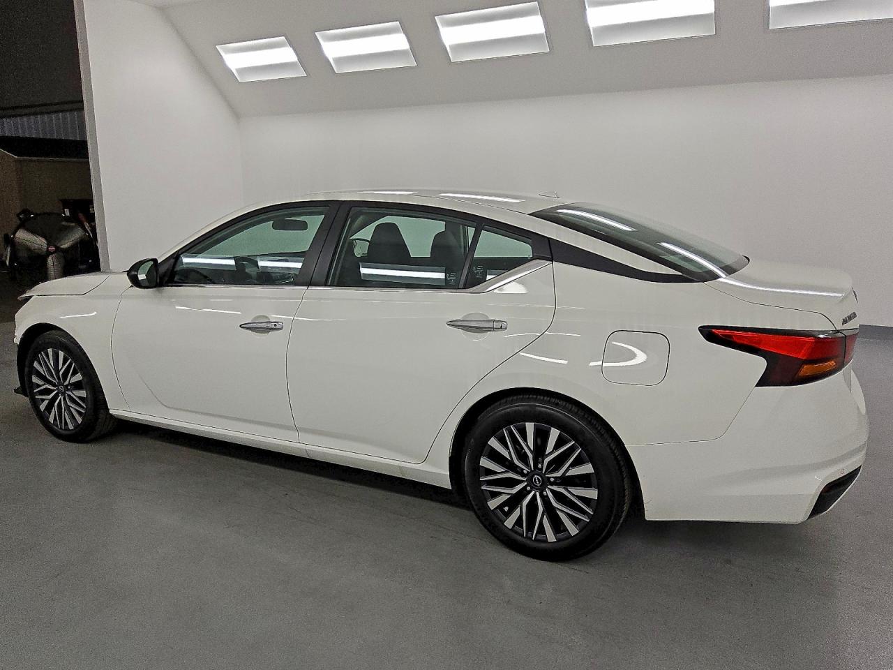 Nissan Altima Sv Image 2