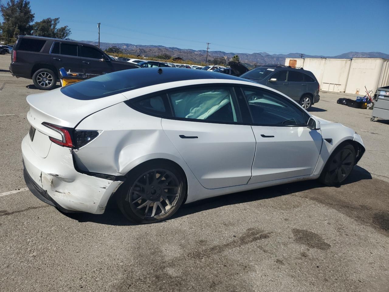 Tesla Model 3 Image 5