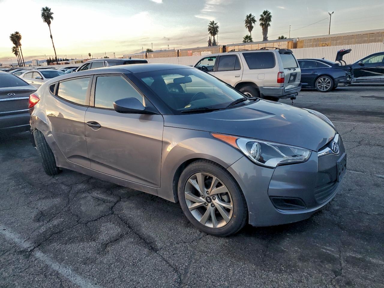 Hyundai VELOSTER Image 7
