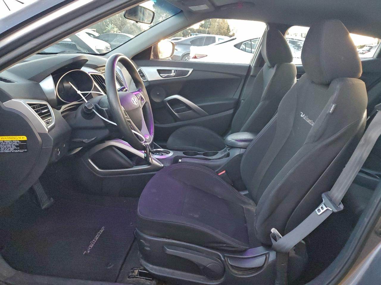 Hyundai VELOSTER Image 9