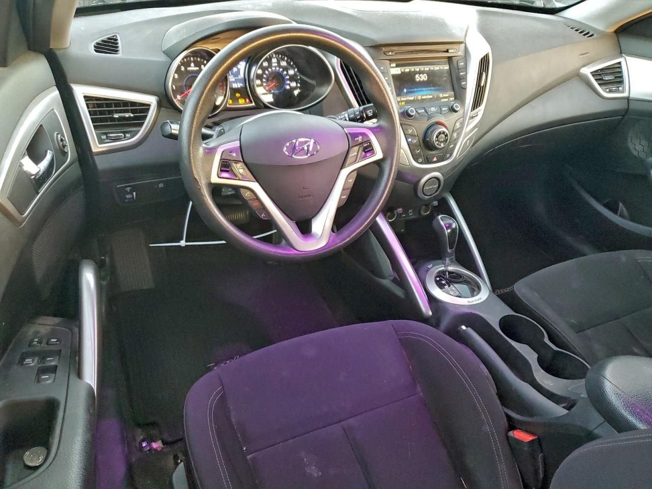 Hyundai VELOSTER Image 6