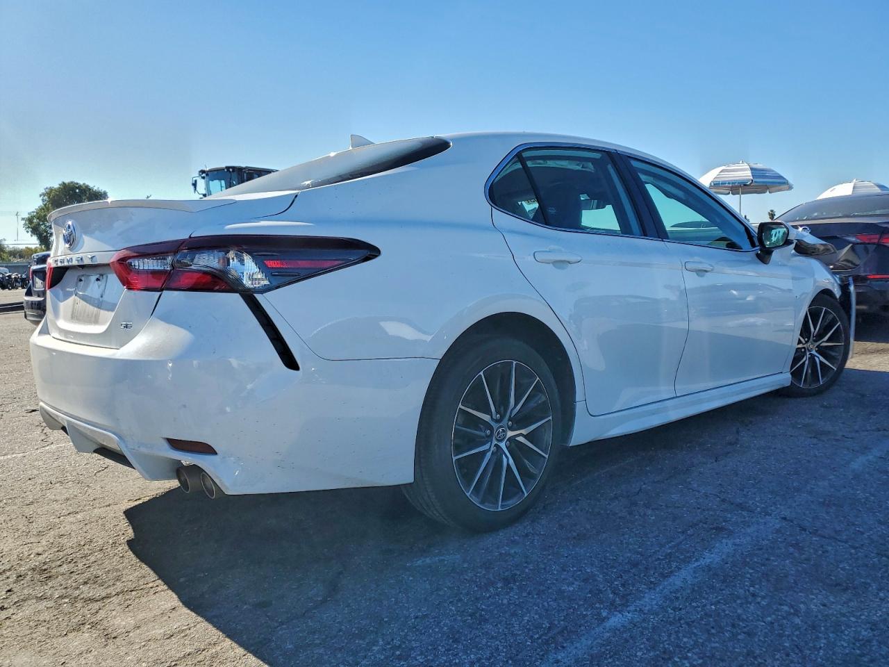 Toyota Camry Se Image 11