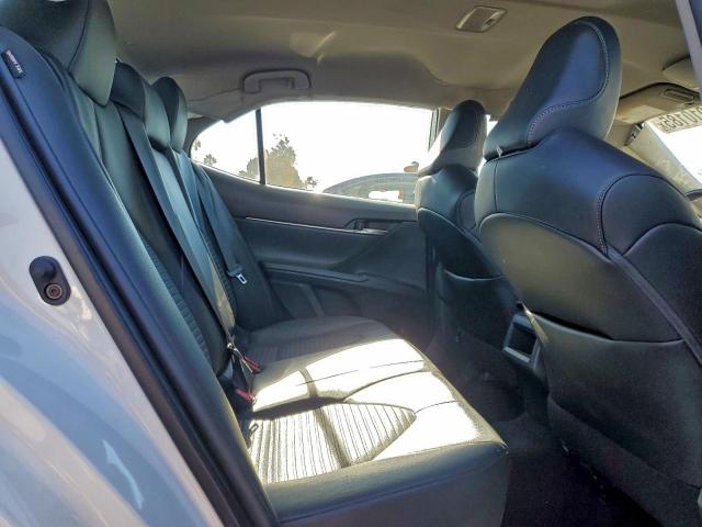 Toyota Camry Se Image 9