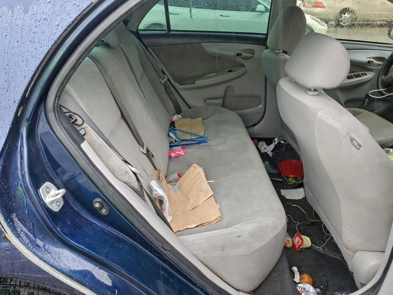 Toyota Corolla Base Image 7