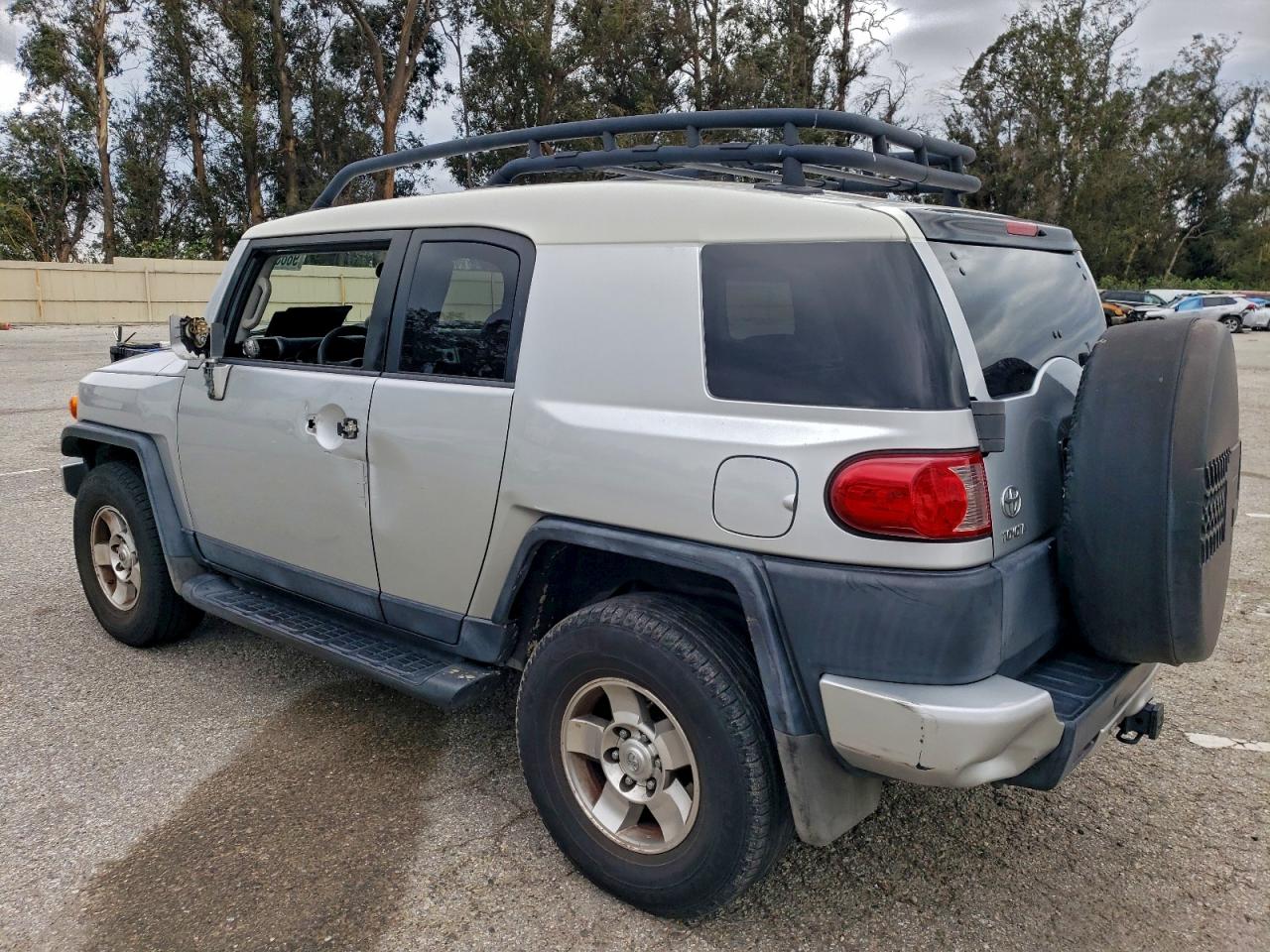 Toyota FJ Cruiser Image 3