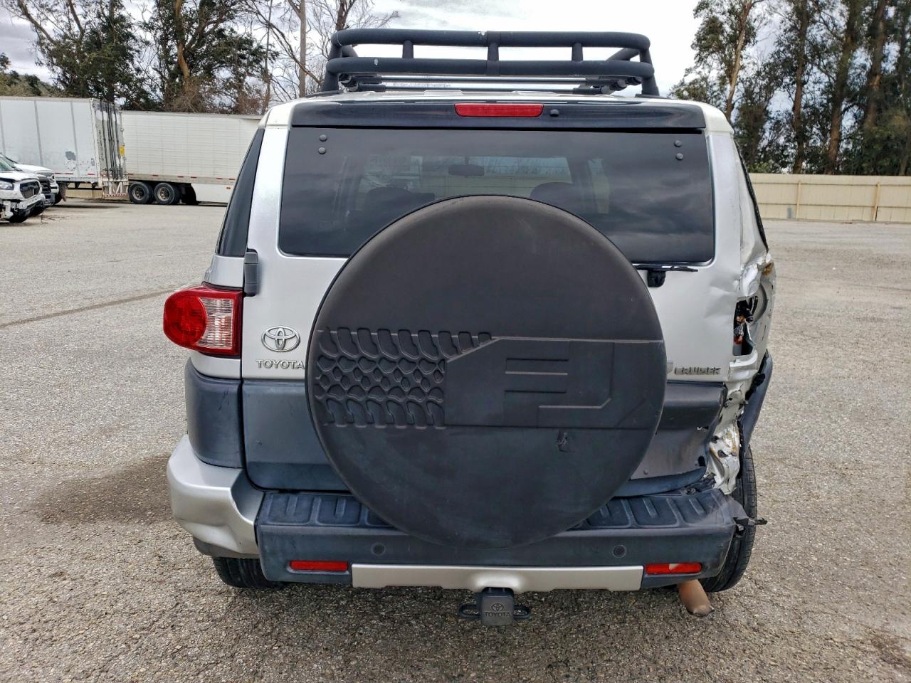 Toyota FJ Cruiser Image 12