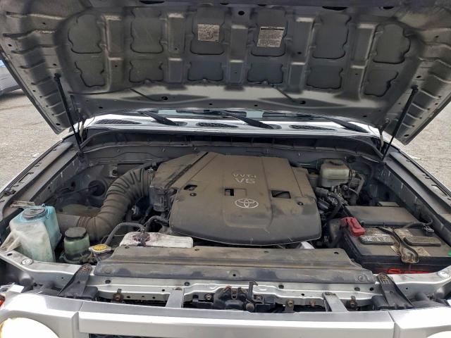 Toyota FJ Cruiser Image 8