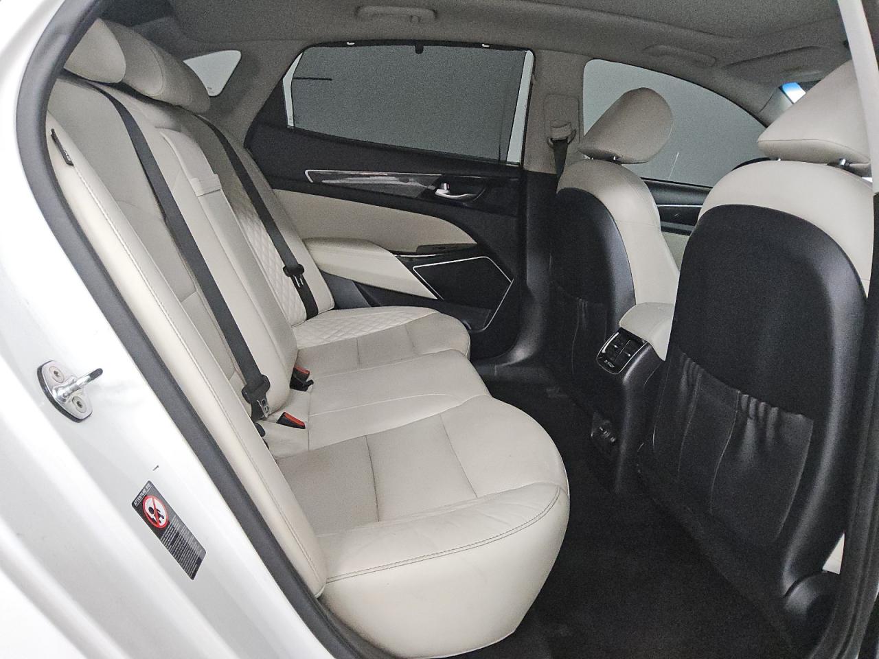 Kia Cadenza Premium Image 11