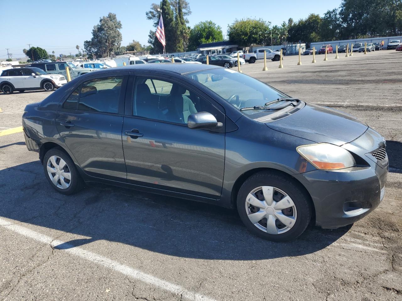 Toyota Yaris Image 2