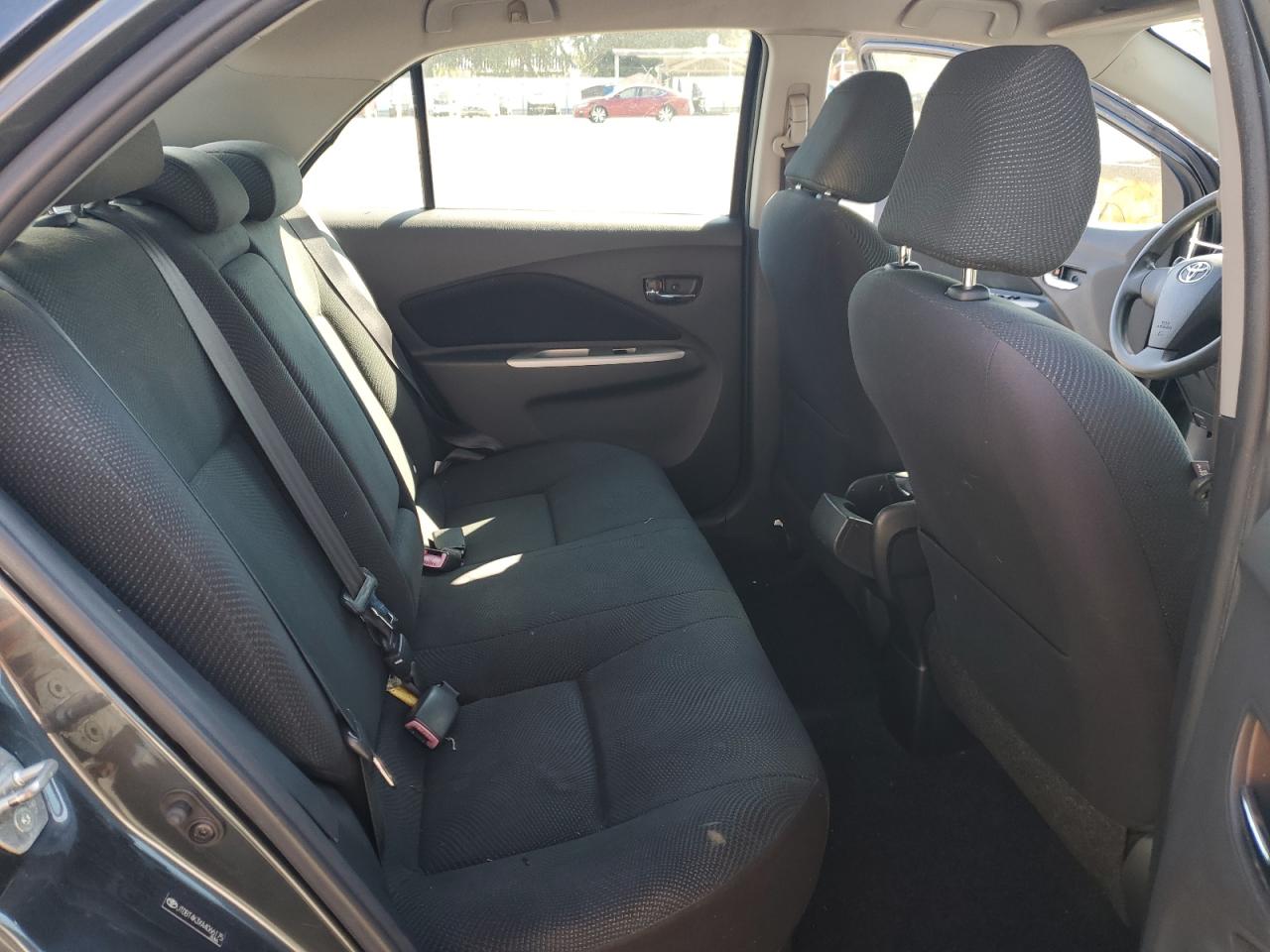 Toyota Yaris Image 10