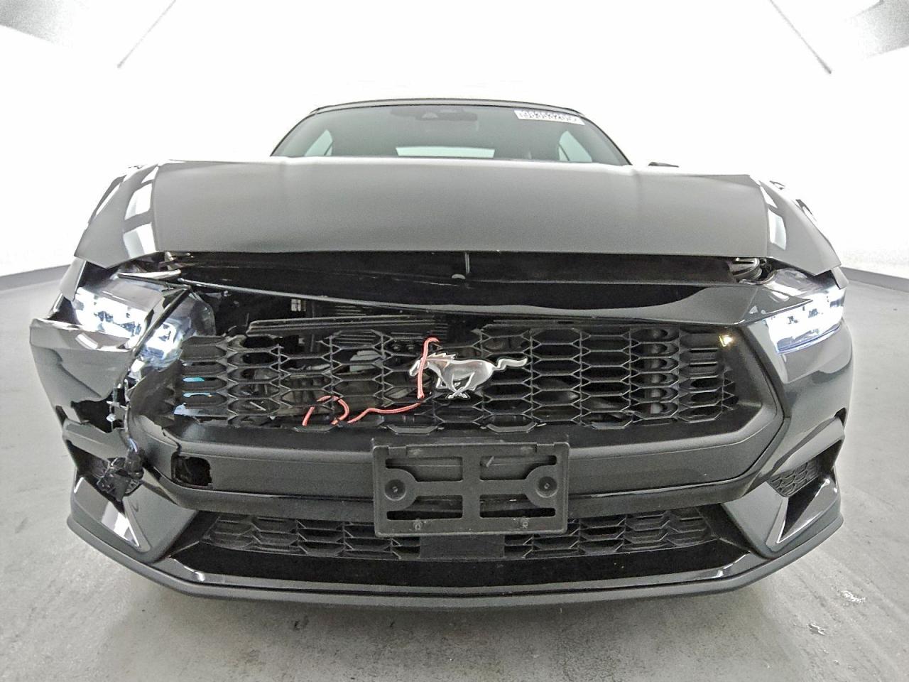 Ford Mustang Image 9