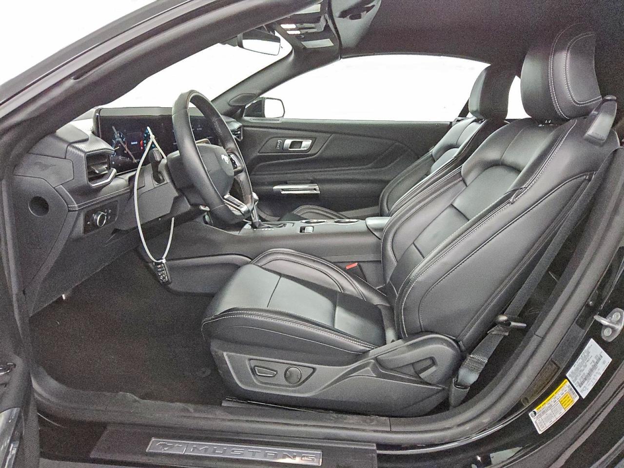 Ford Mustang Image 5