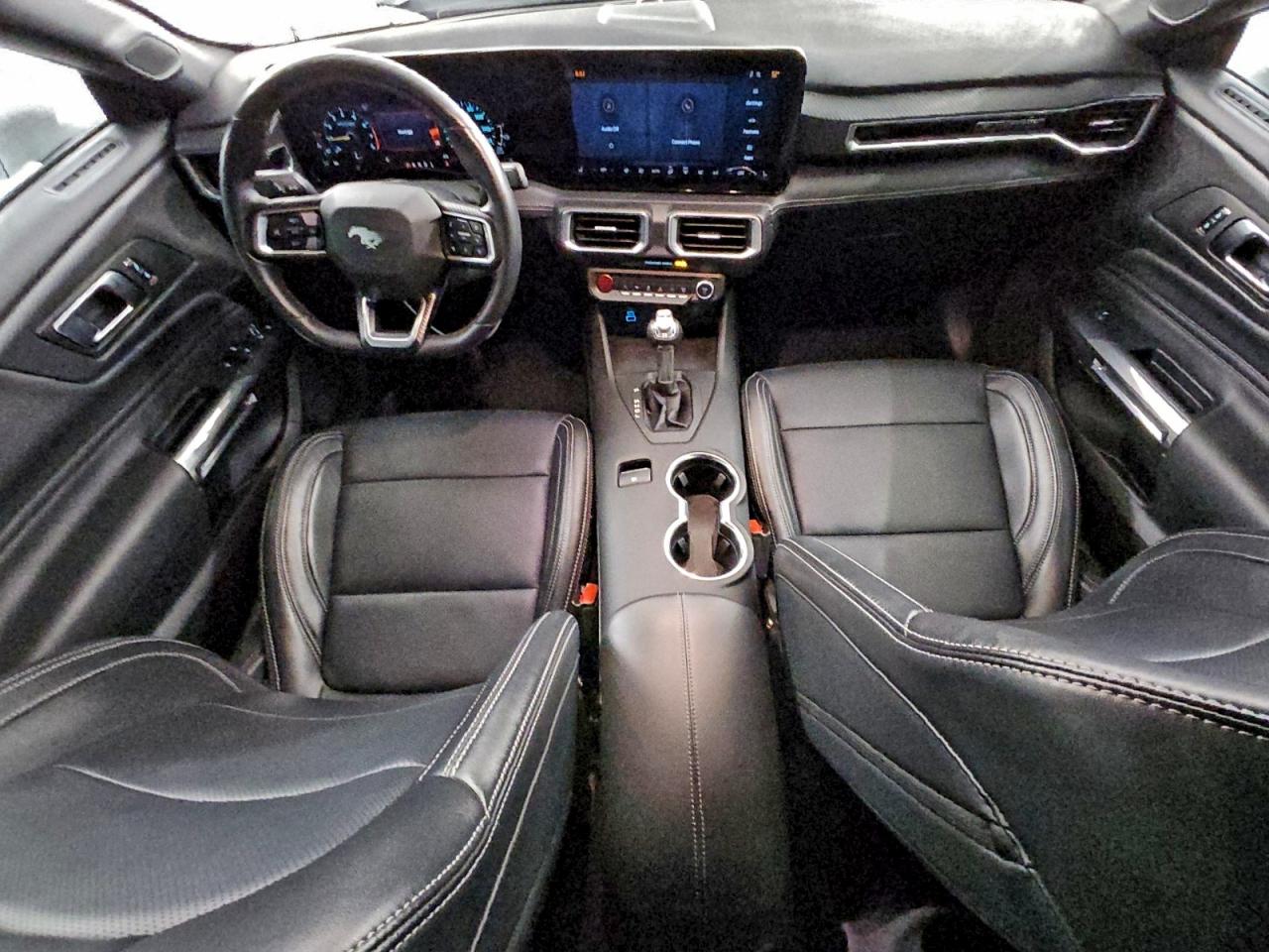 Ford Mustang Image 8