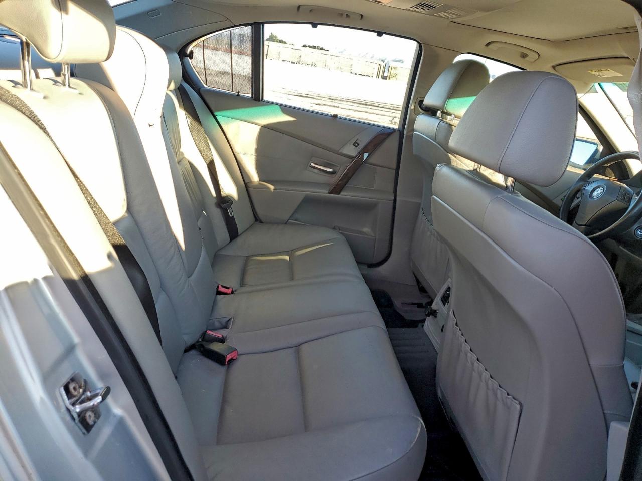 BMW 5 Series I Image 11