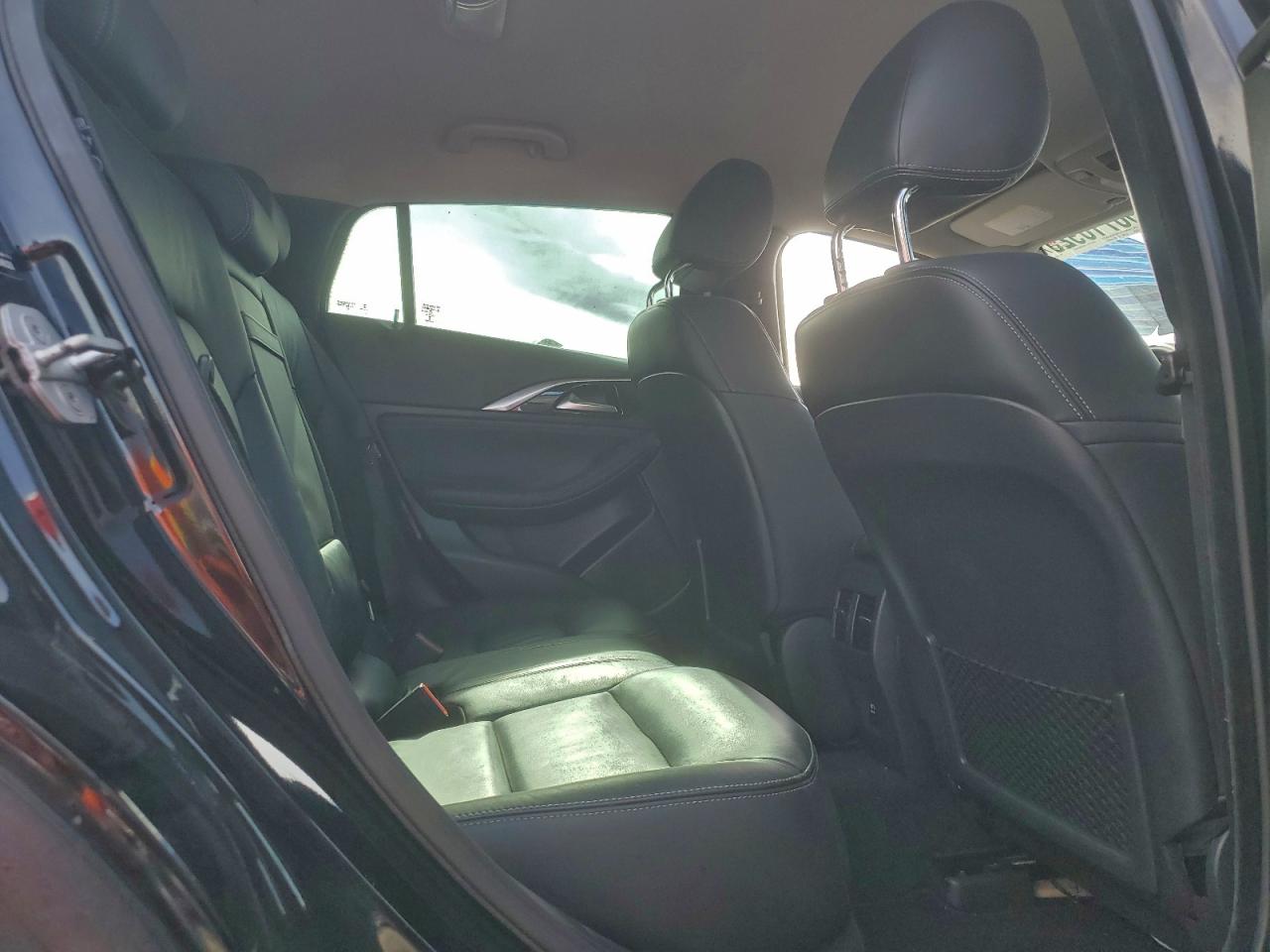 INFINITI Qx Base Image 8