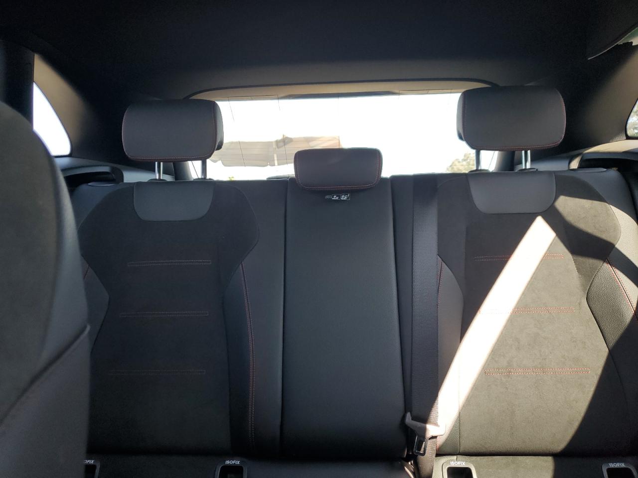 Mercedes-Benz GLA 250 Image 8