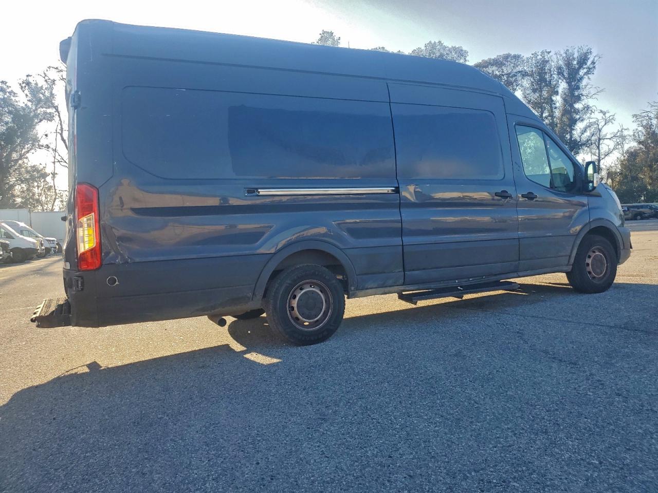 Ford Transit T-250 Image 5