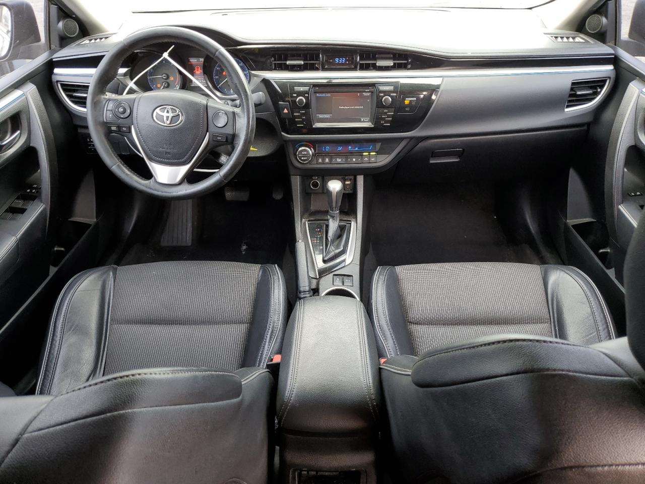 Toyota Corolla L Image 10